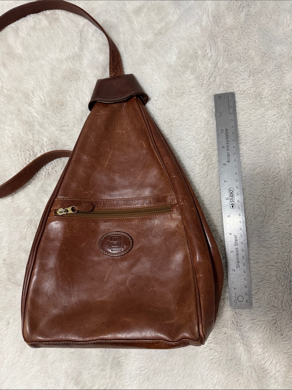 Basido | Brown Leather Sling Belt Bag - Classic Crossbody - Picture 3 of 11